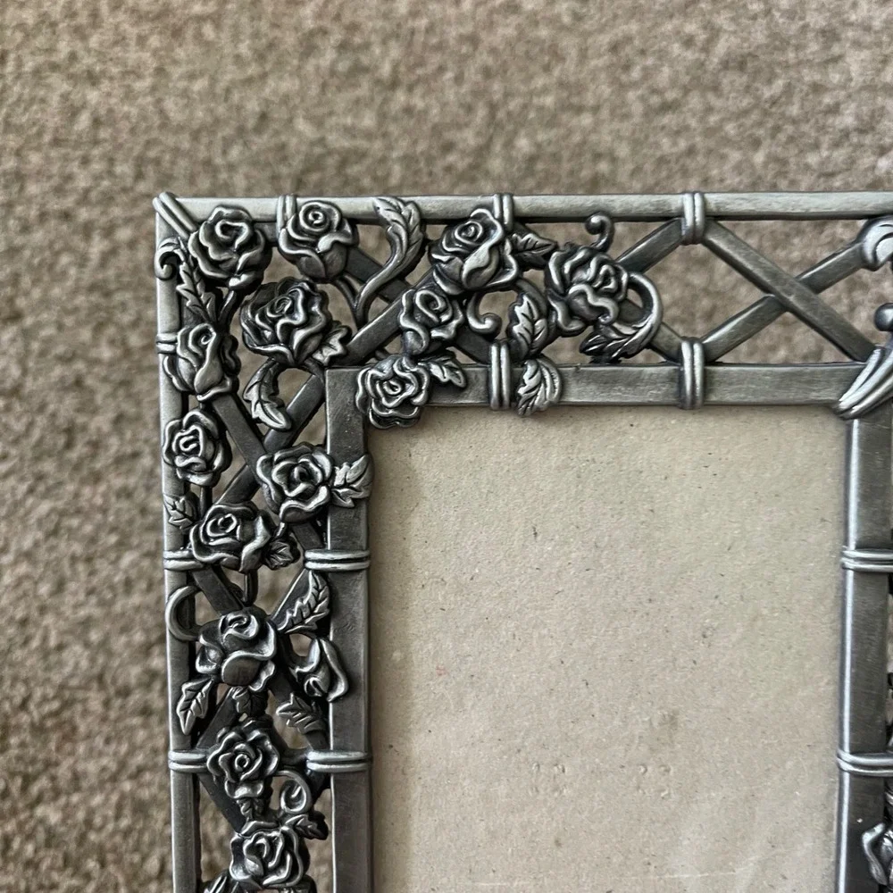 Vtg silver Mid Century Modern 3.5x5 Picture Frame Ornate Etched flower filigree